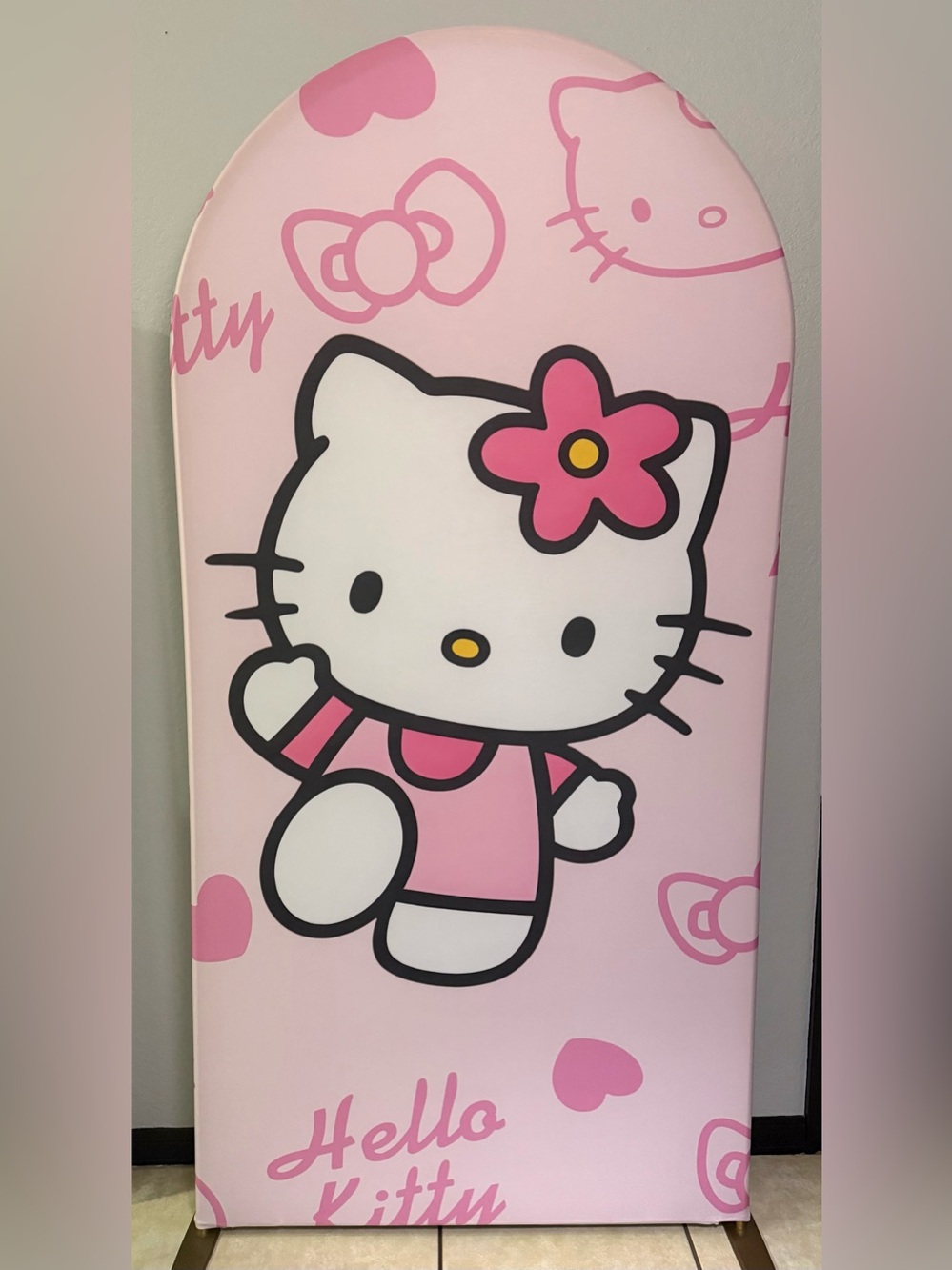 Hello Kitty Arch Backdrop Coved (READ DESCRIPTION)